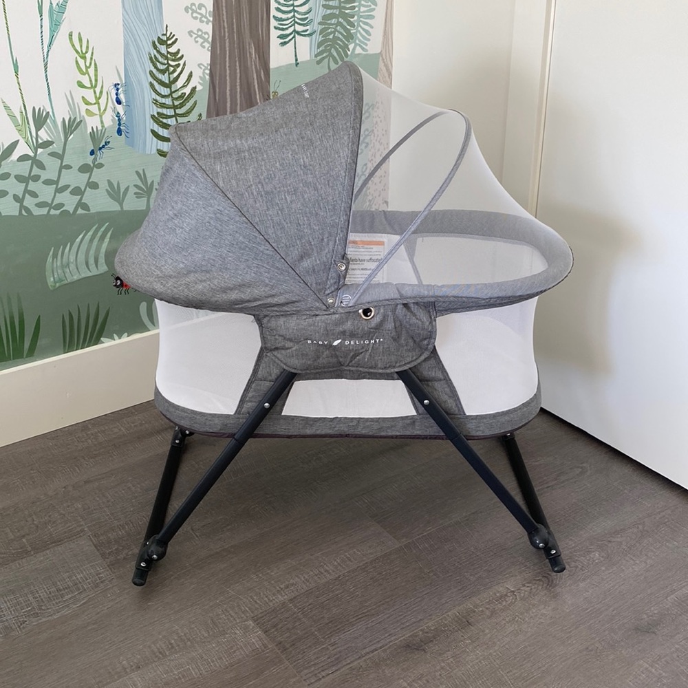 Deluxe Portable Rocking Bassinet